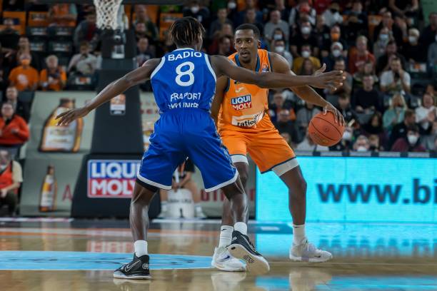 忽视他对球 忽视他对球