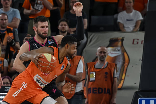 充沛的板凳 充沛的板凳